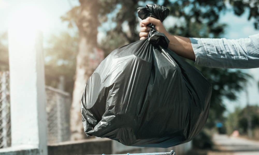 Saco de Lixo Resistente: Como Escolher o Ideal para Meu Negócio?